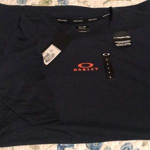Oakley T-shirt